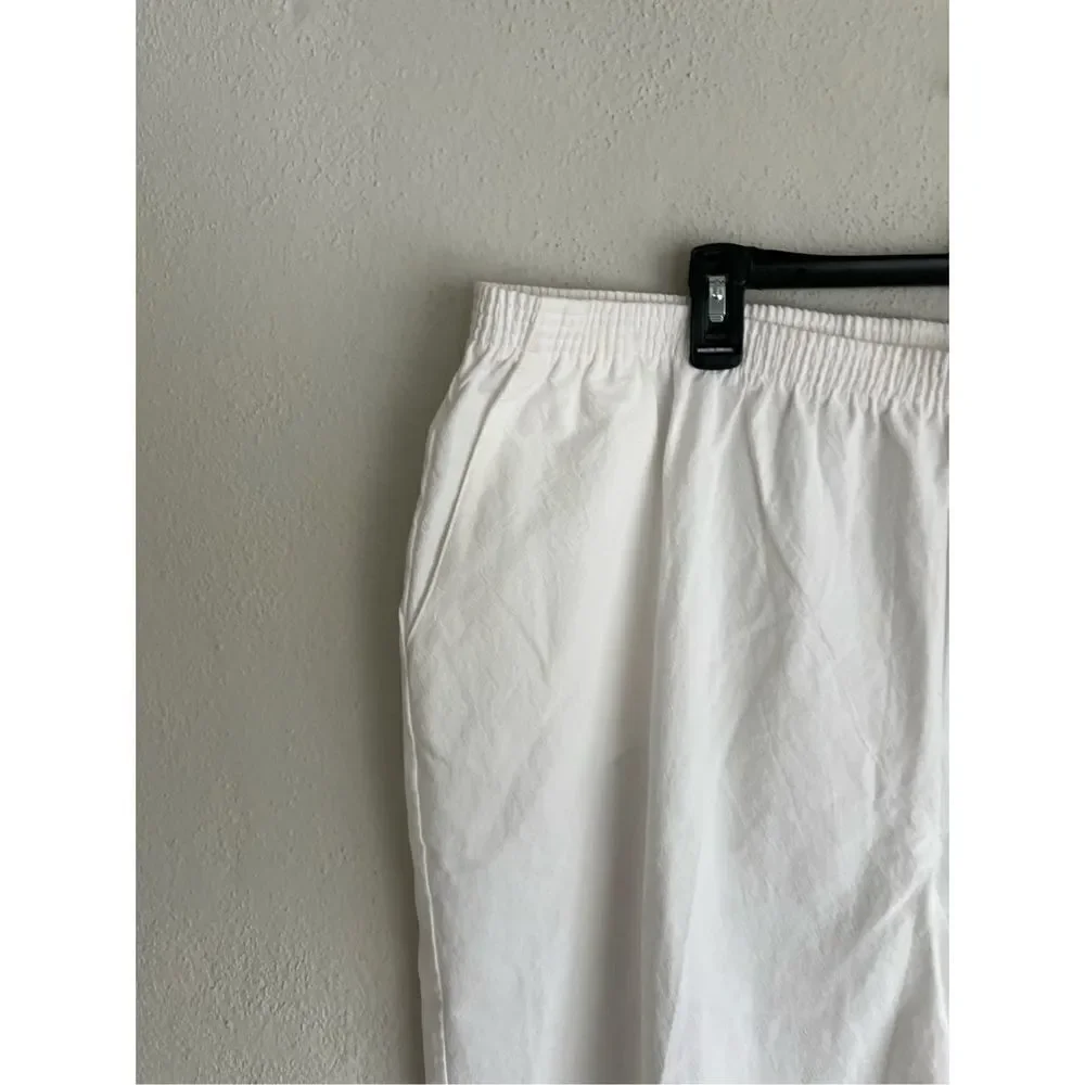 Alfred Dunner Woman White Elastic Waist Cotton Capri Pant, Size 24W